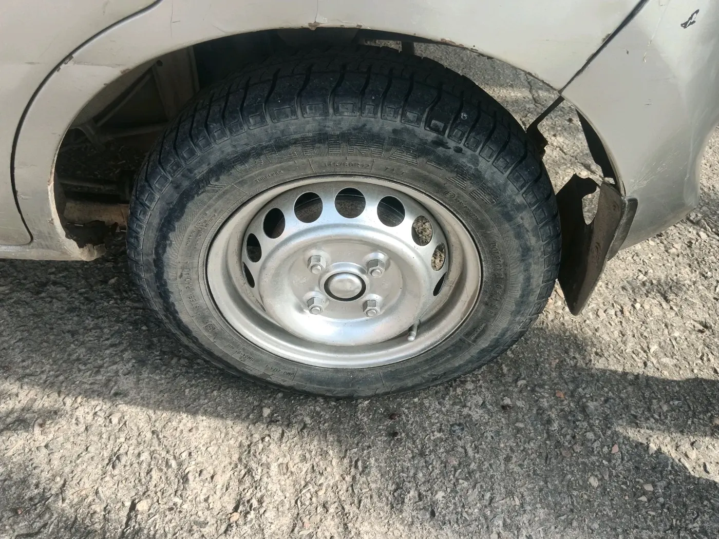 2016 Maruti Alto 800 LXI, CNG, Manual, 1,52,645 km, tyre