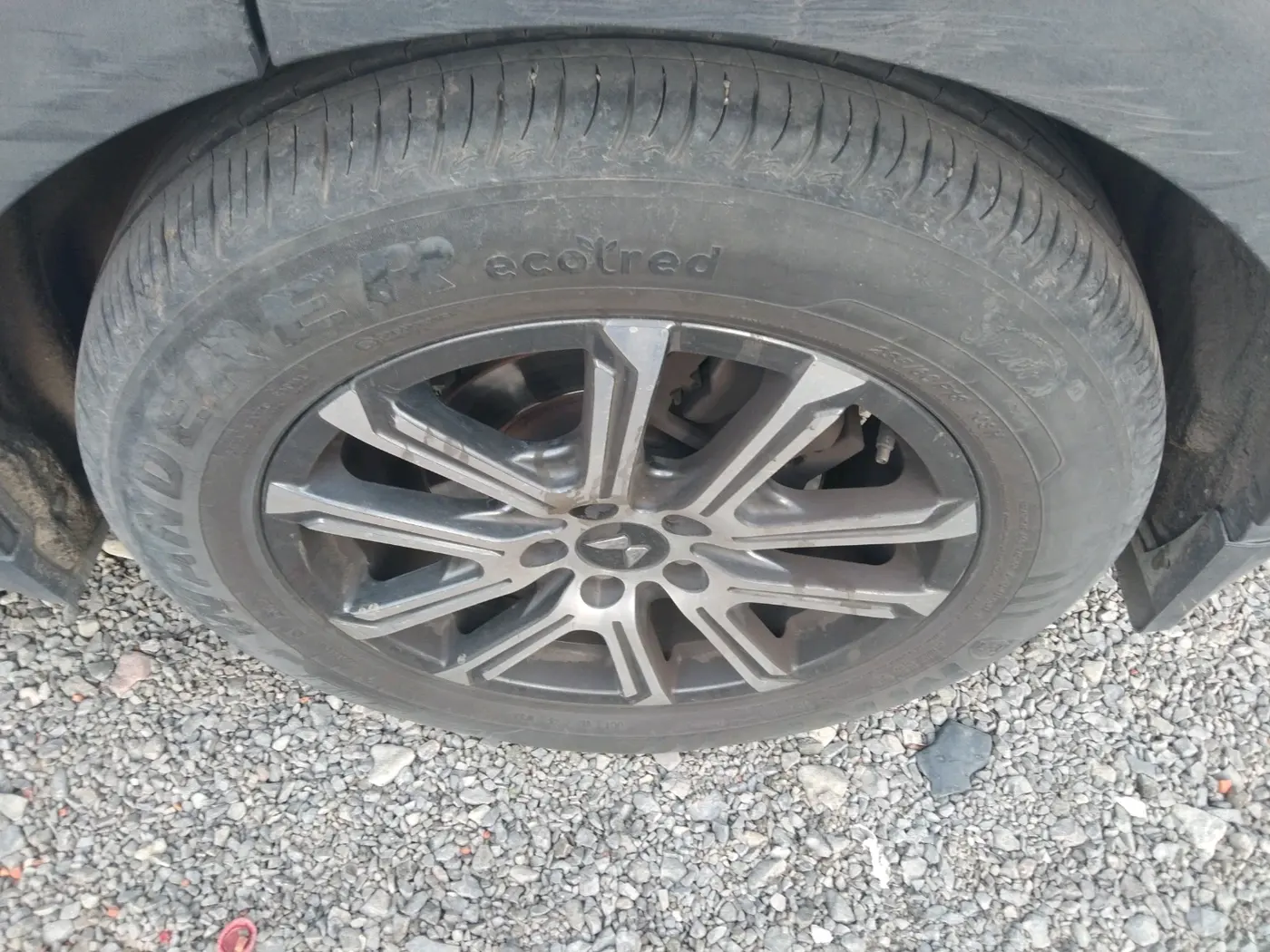 2021 Mahindra XUV700 AX 7 P AT 7 STR, Petrol, Automatic, 43,587 km, tyre