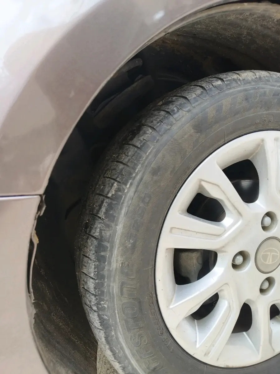 2017 Tata Tiago XZA PETROL, Petrol, Automatic, 67,700 km, tyre