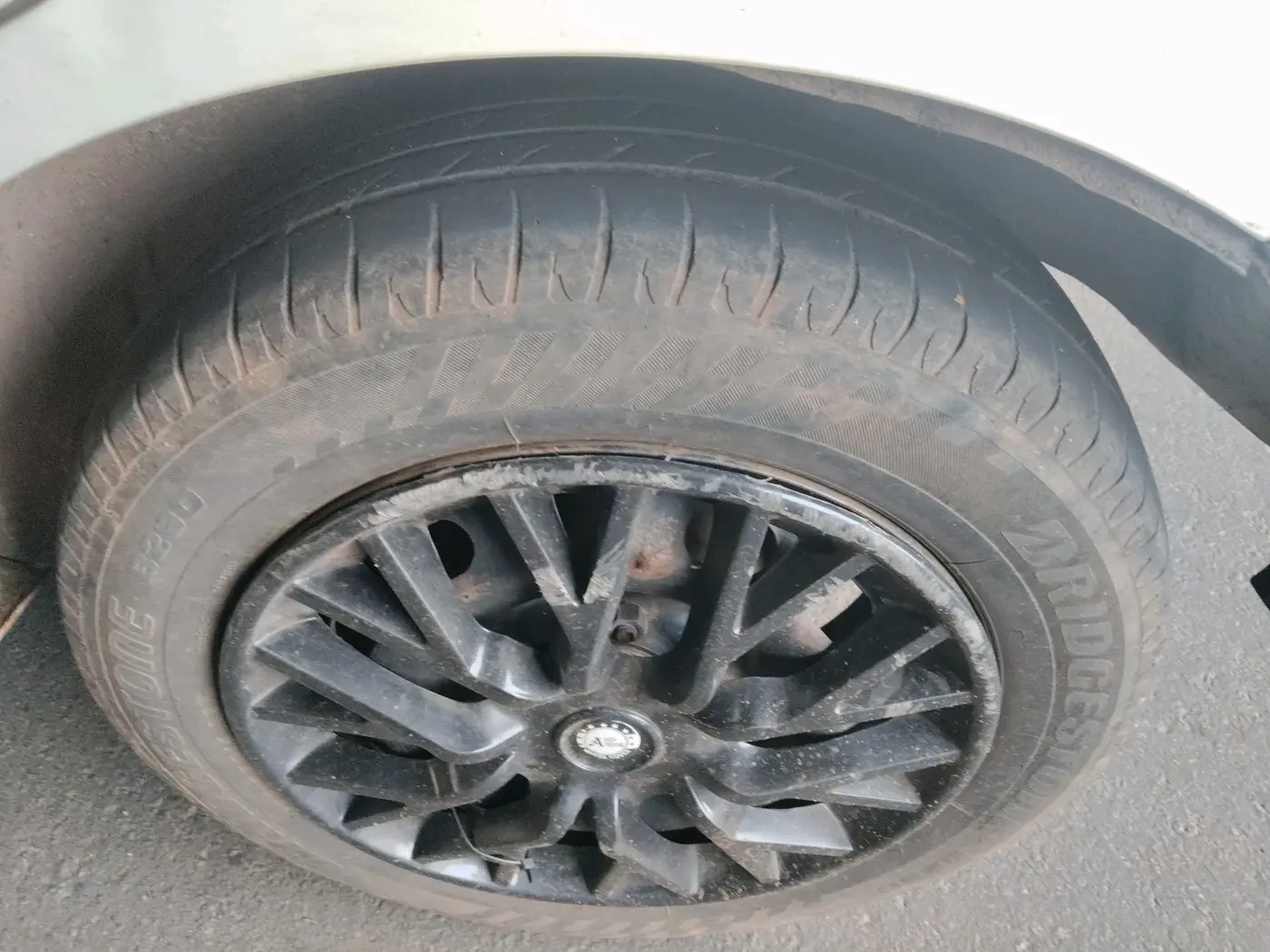 2012 Ford Figo ZXI 1.4 DIESEL, Diesel, Manual, 2,28,546 km, tyre