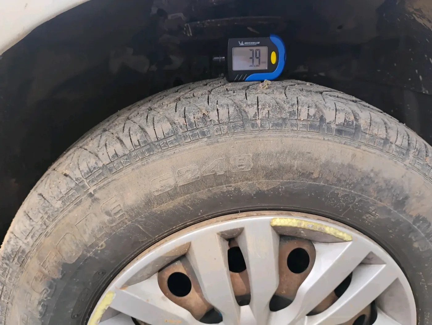 2016 Maruti Swift Dzire VDI, Diesel, Manual, 3,65,000 km, tyre
