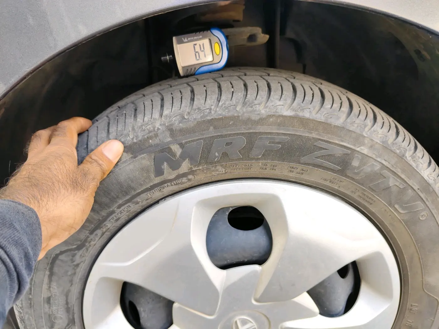 2023 Tata Tiago XT (O) PETROL, Petrol, Manual, 6,892 km, tyre