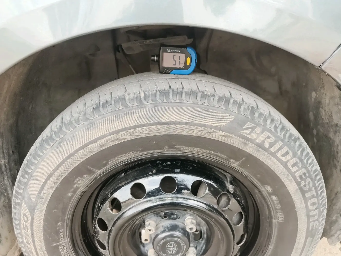2023 Tata ALTROZ XE CNG, CNG, Manual, 42,022 km, tyre