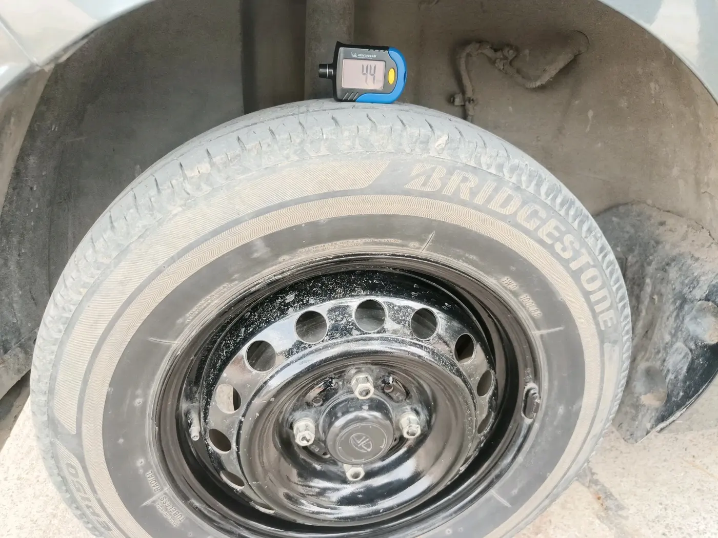 2023 Tata ALTROZ XE CNG, CNG, Manual, 42,022 km, tyre