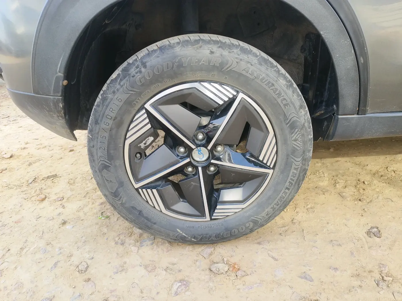 2023 Tata NEXON CREATIVE PLUS S 1.2 REVOTRON 6 MT, Petrol, Manual, 79,406 km, tyre