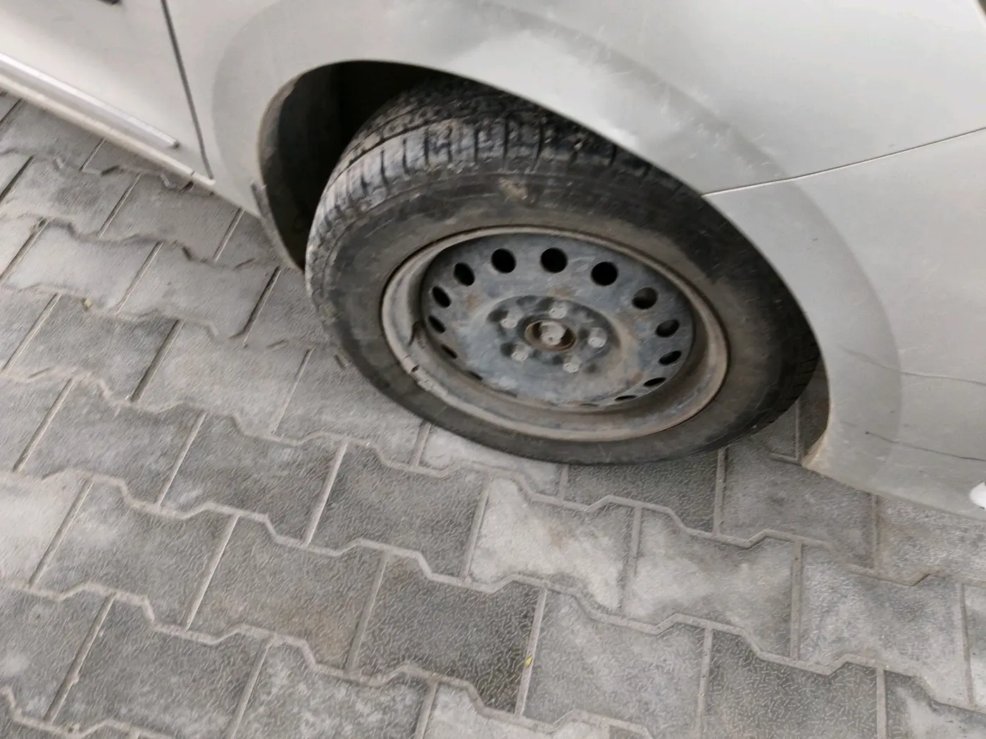 2020 Maruti Ertiga VXI SHVS, Petrol, Manual, 95,484 km, tyre