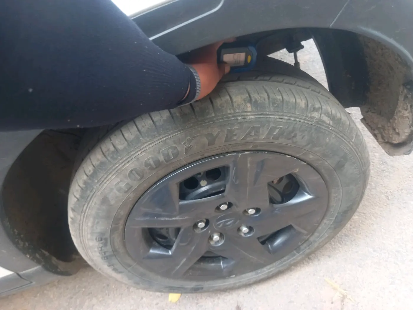 2023 Hyundai VENUE S 1.2, Petrol, Manual, 20,045 km, tyre