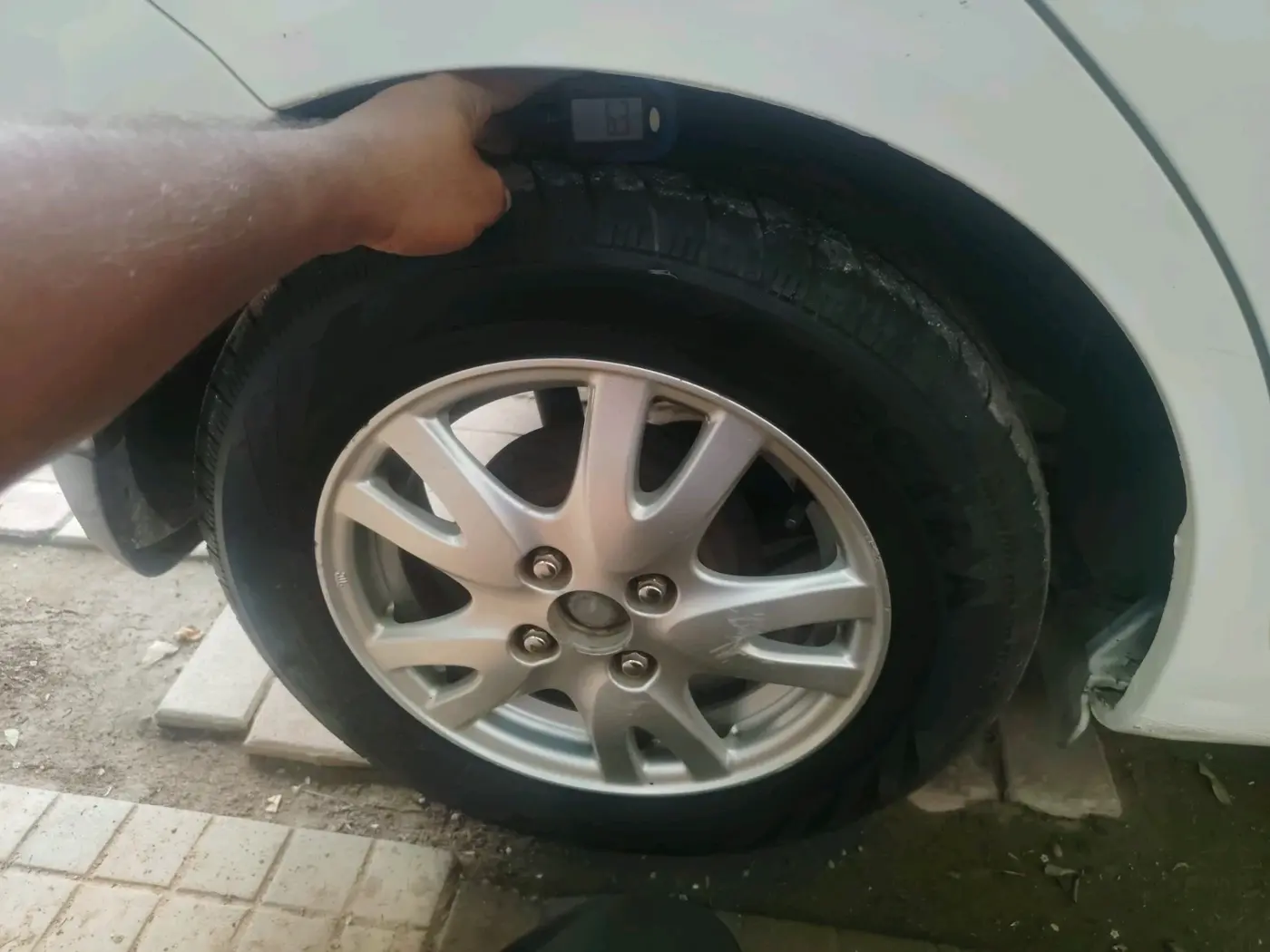 2012 Honda Brio V MT, Petrol, Manual, 1,26,419 km, tyre