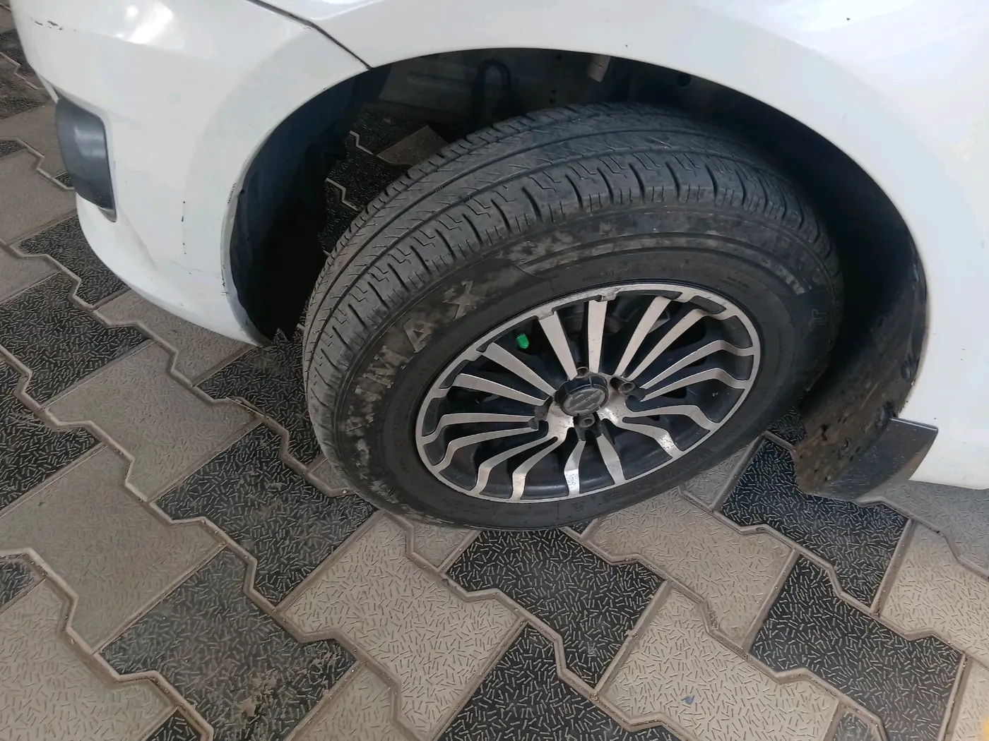 2013 Maruti Swift Dzire VDI, Diesel, Manual, 1,23,419 km, tyre