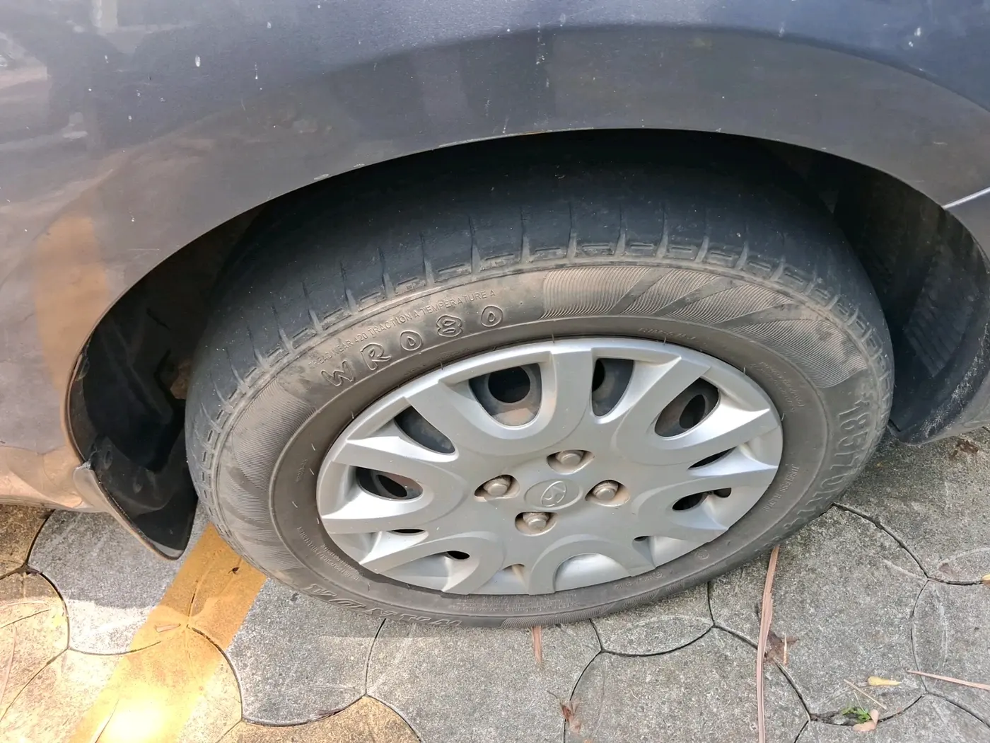 2011 Hyundai i20 MAGNA 1.2, Petrol, Manual, 79,979 km, tyre