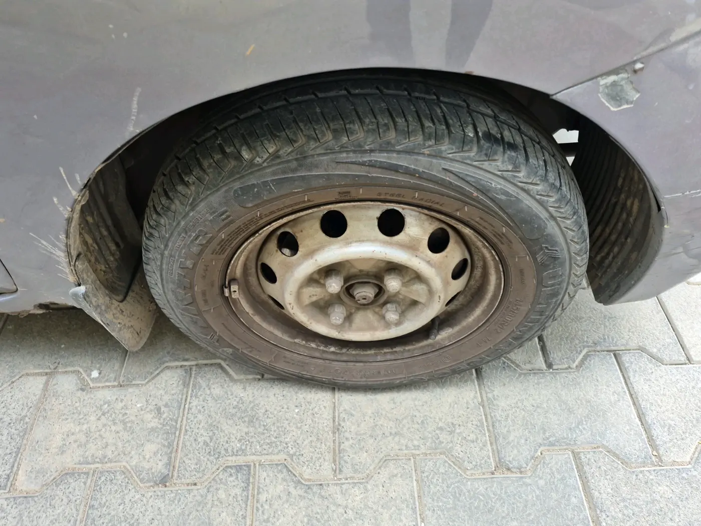 2012 Hyundai Eon ERA +, Petrol, Manual, 1,24,460 km, tyre