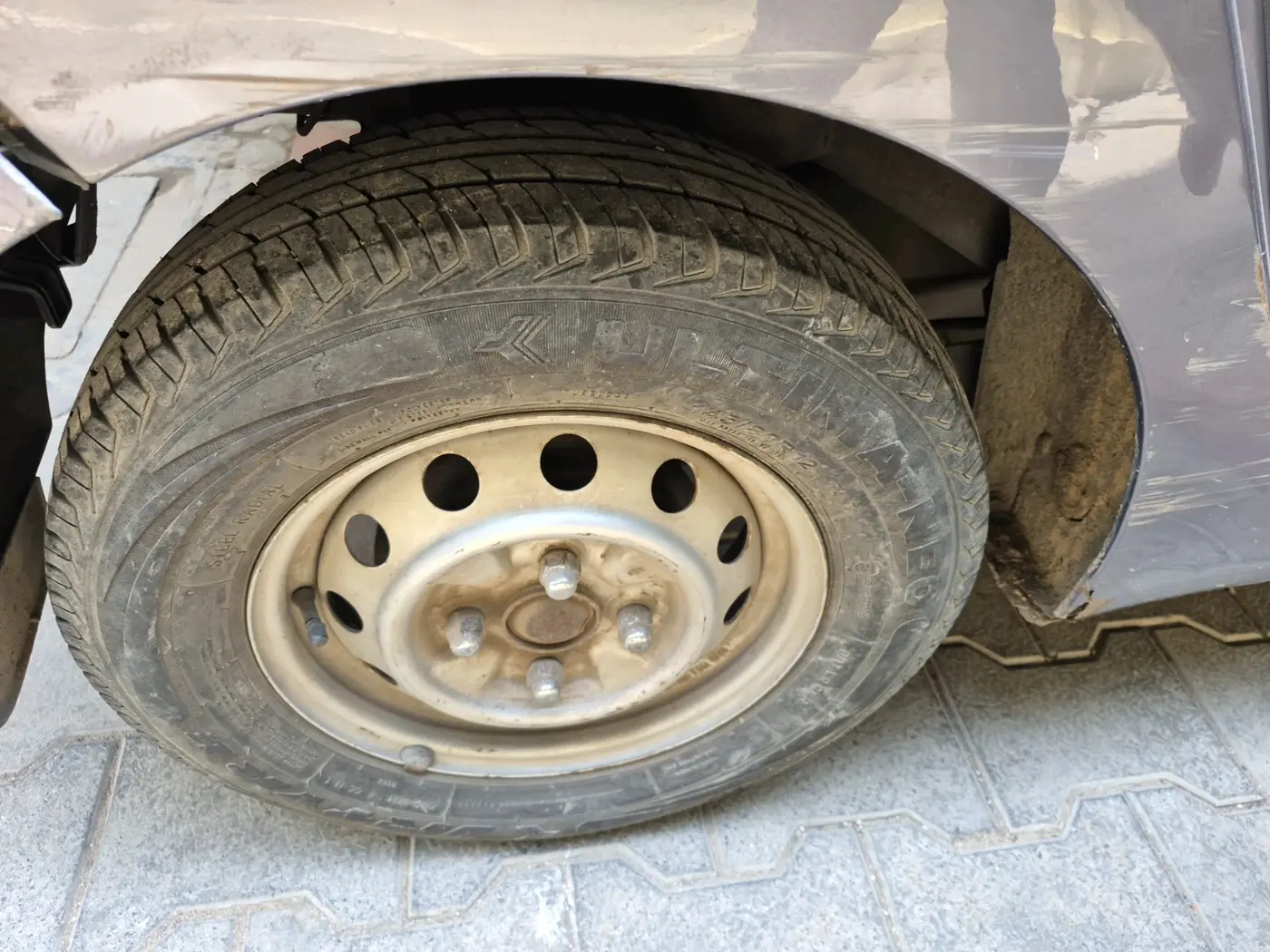 2012 Hyundai Eon ERA +, Petrol, Manual, 1,24,460 km, tyre