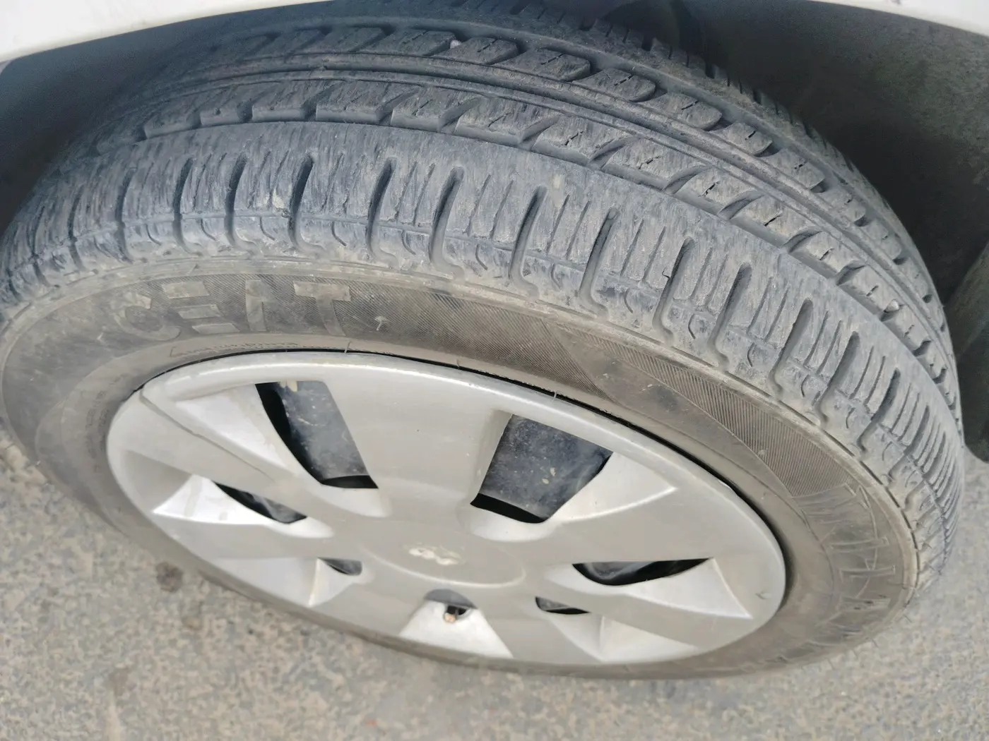 2011 Maruti Zen Estilo VXI, Petrol, Manual, 49,147 km, tyre