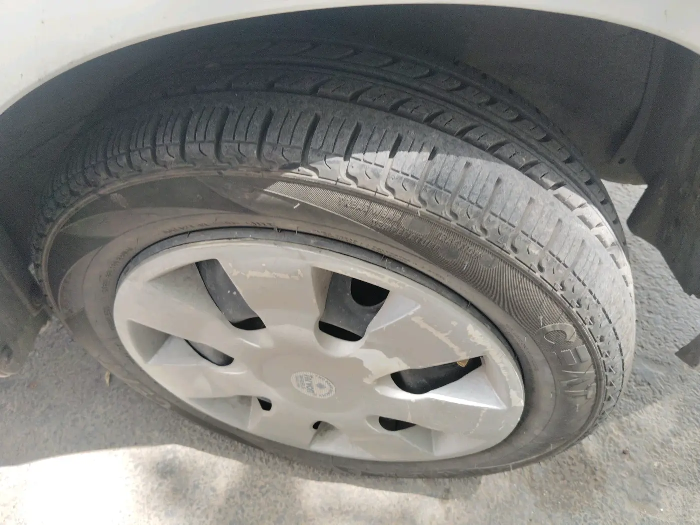 2011 Maruti Zen Estilo VXI, Petrol, Manual, 49,147 km, tyre