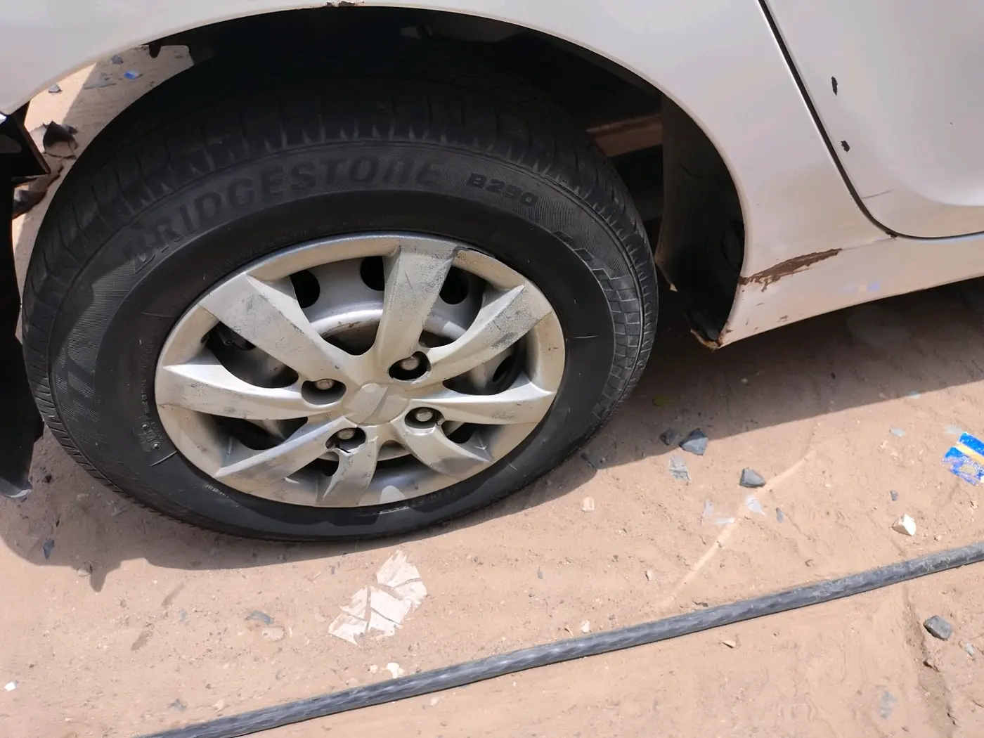 2013 Hyundai Eon ERA +, Petrol, Manual, 1,25,199 km, tyre