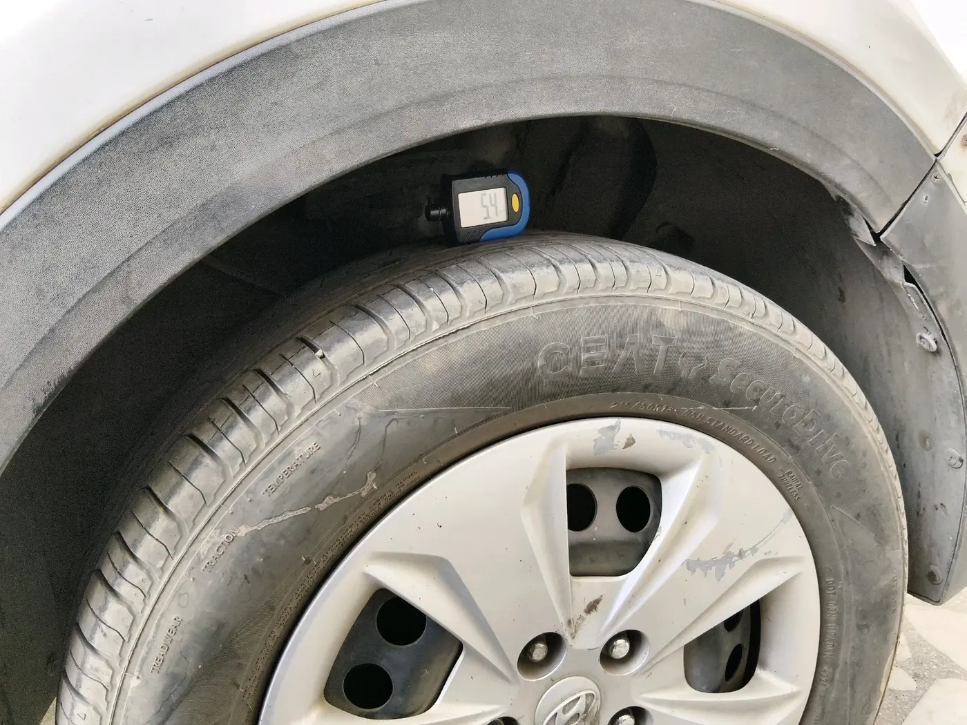 2017 Hyundai Creta E PLUS 1.6 PETROL, CNG, Manual, 1,02,015 km, tyre