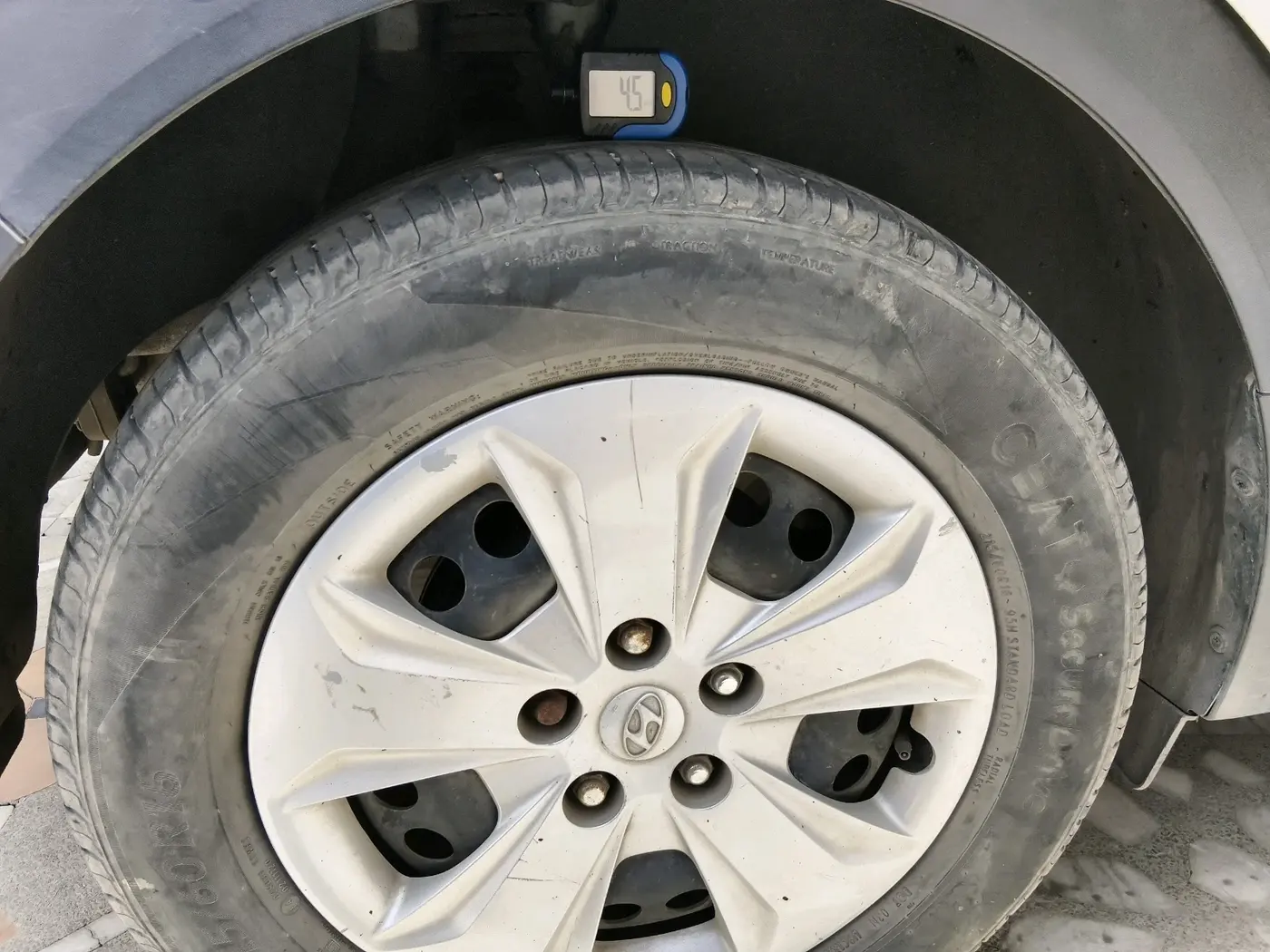 2017 Hyundai Creta E PLUS 1.6 PETROL, CNG, Manual, 1,02,015 km, tyre