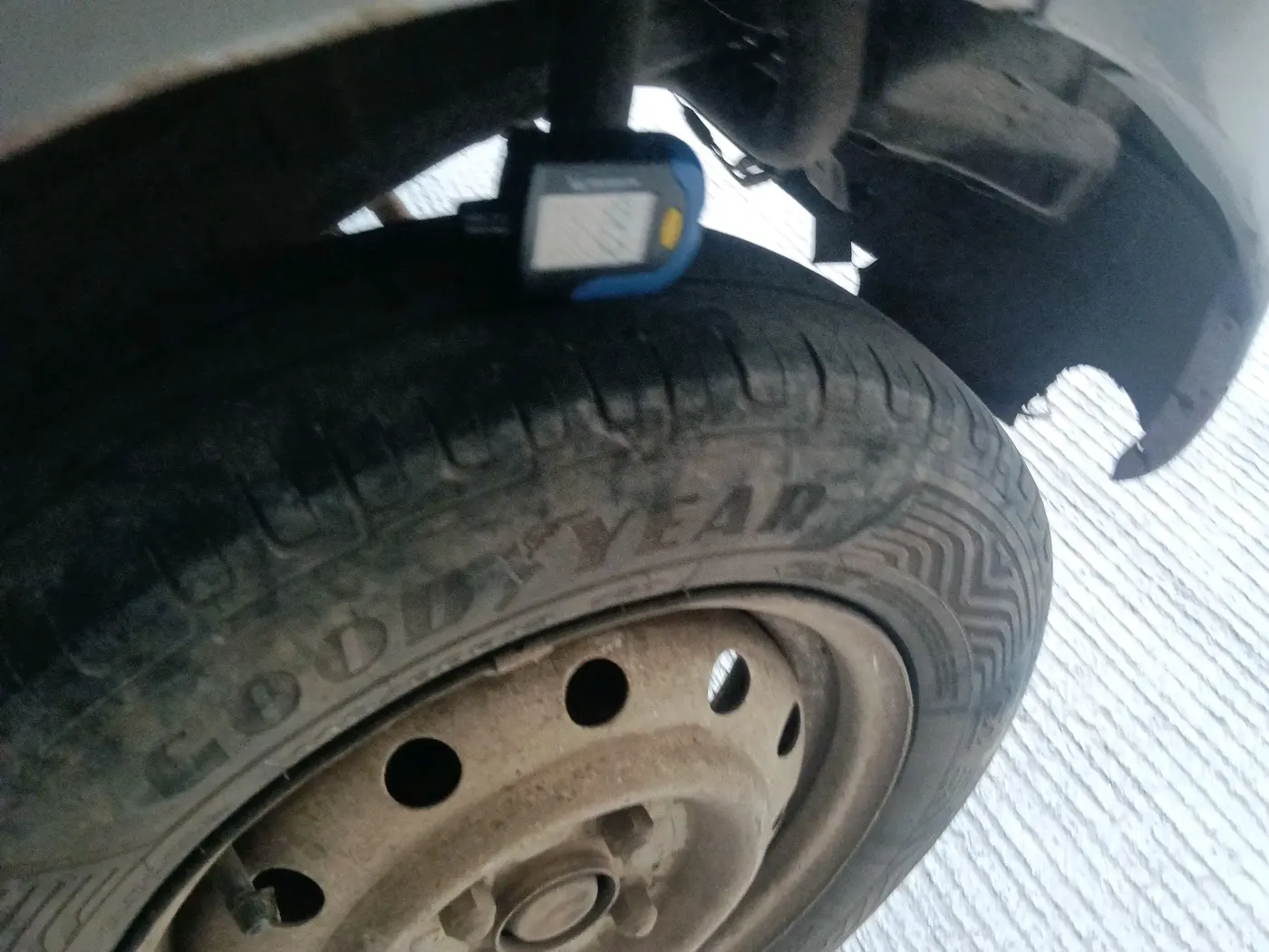 2013 Maruti Wagon R 1.0 LXI CNG, CNG, Manual, 1,08,870 km, tyre