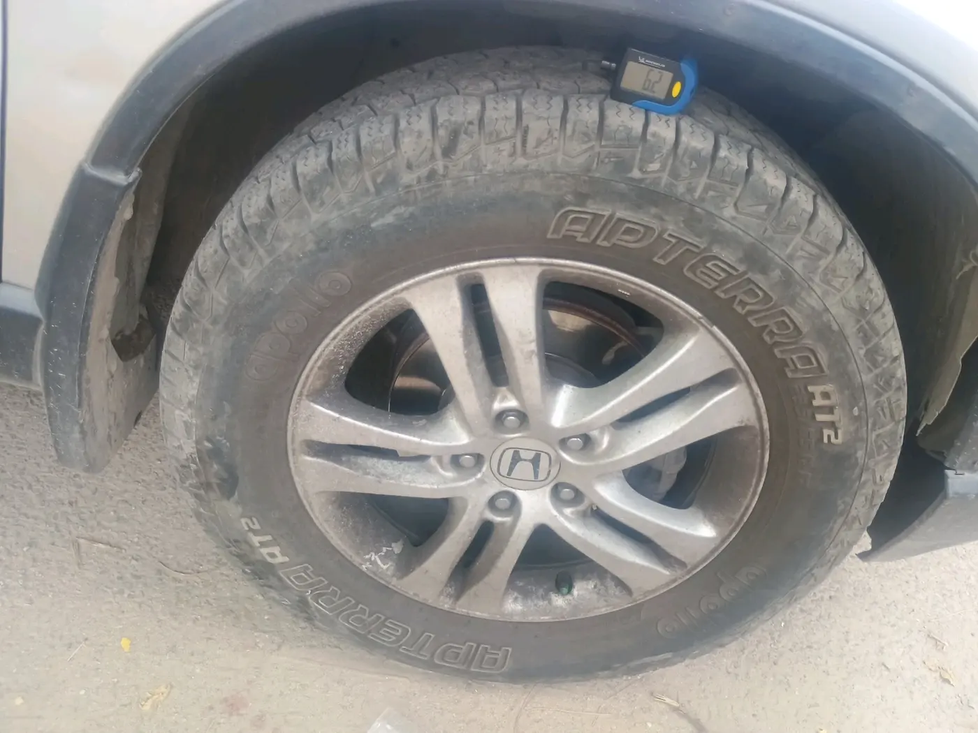 2011 Honda CRV 2.4L 2WD AT, Petrol, Automatic, 1,94,297 km, tyre