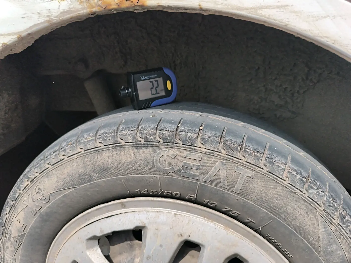2015 Maruti Wagon R 1.0 LXI CNG, CNG, Manual, 1,34,257 km, tyre