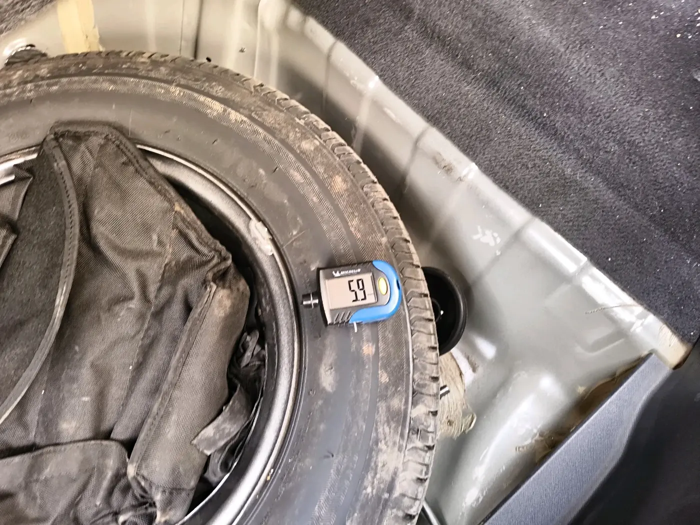 2023 Tata ALTROZ XZA PLUS, Petrol, Automatic, 45,053 km, tyre