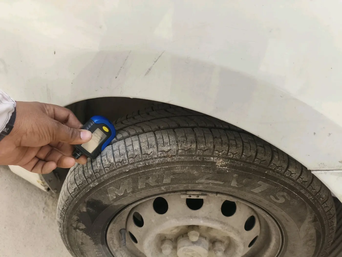 2012 Hyundai Eon D-LITE, CNG, Manual, 81,668 km, tyre