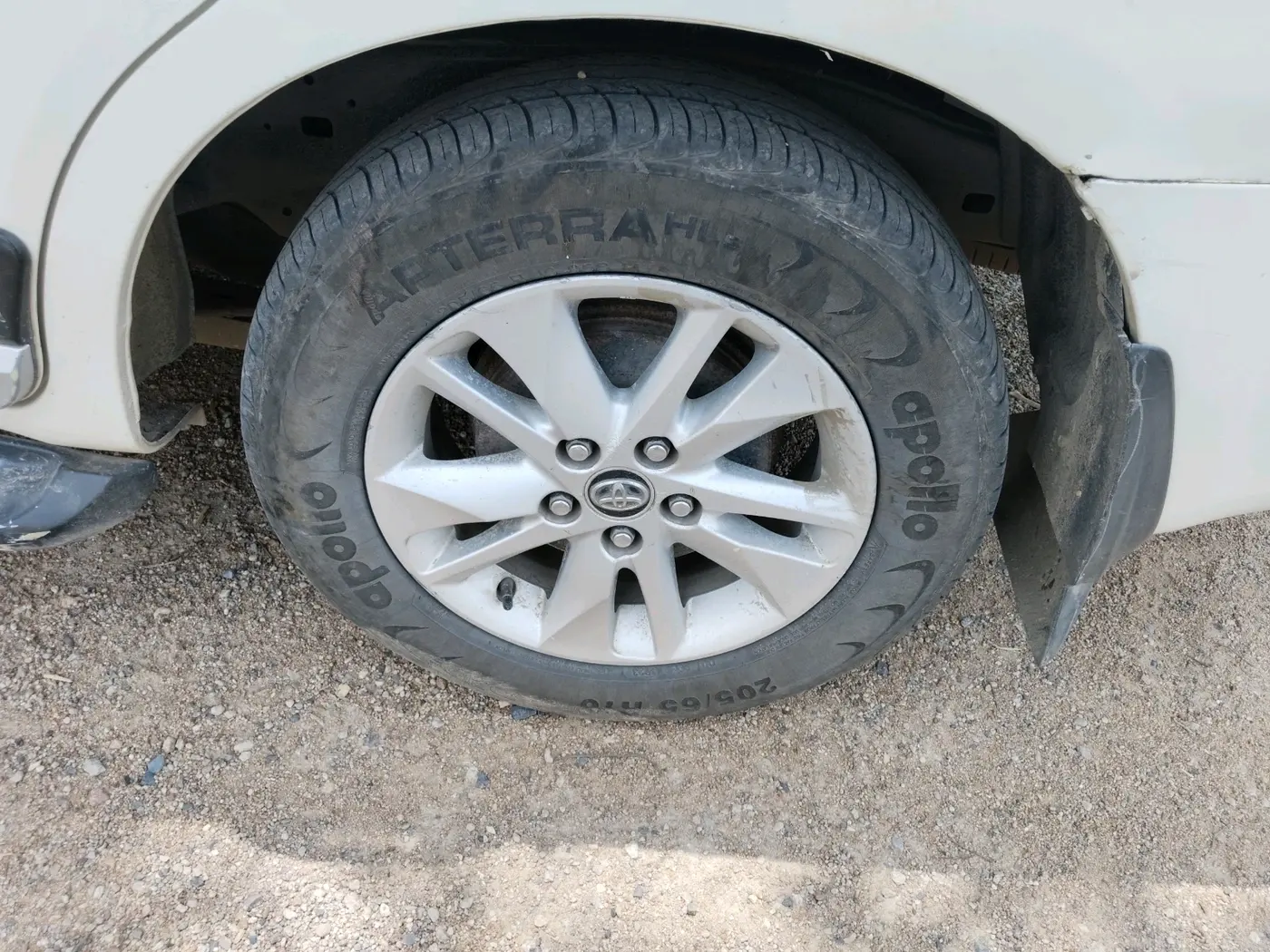2016 Toyota Innova Crysta 2.4 VX 7 STR, Diesel, Manual, 1,69,748 km, tyre