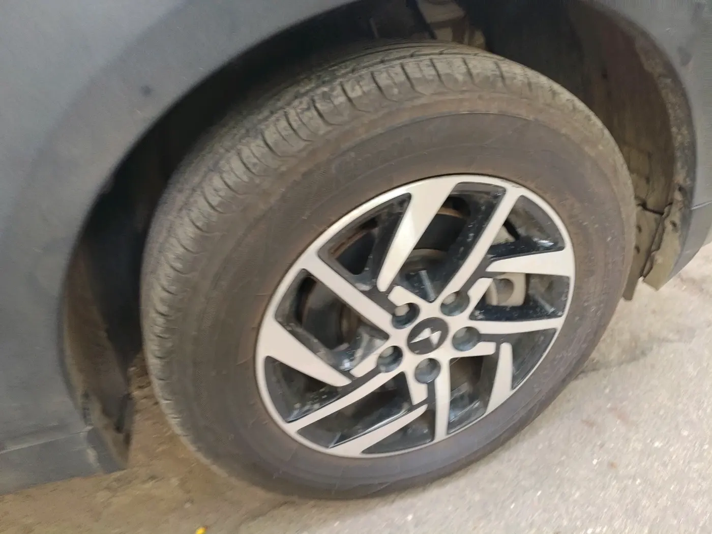 2024 Mahindra XUV 3XO AX5 1.5 Turbo Diesel Autoshift Plus, Diesel, Automatic, 62,595 km, tyre