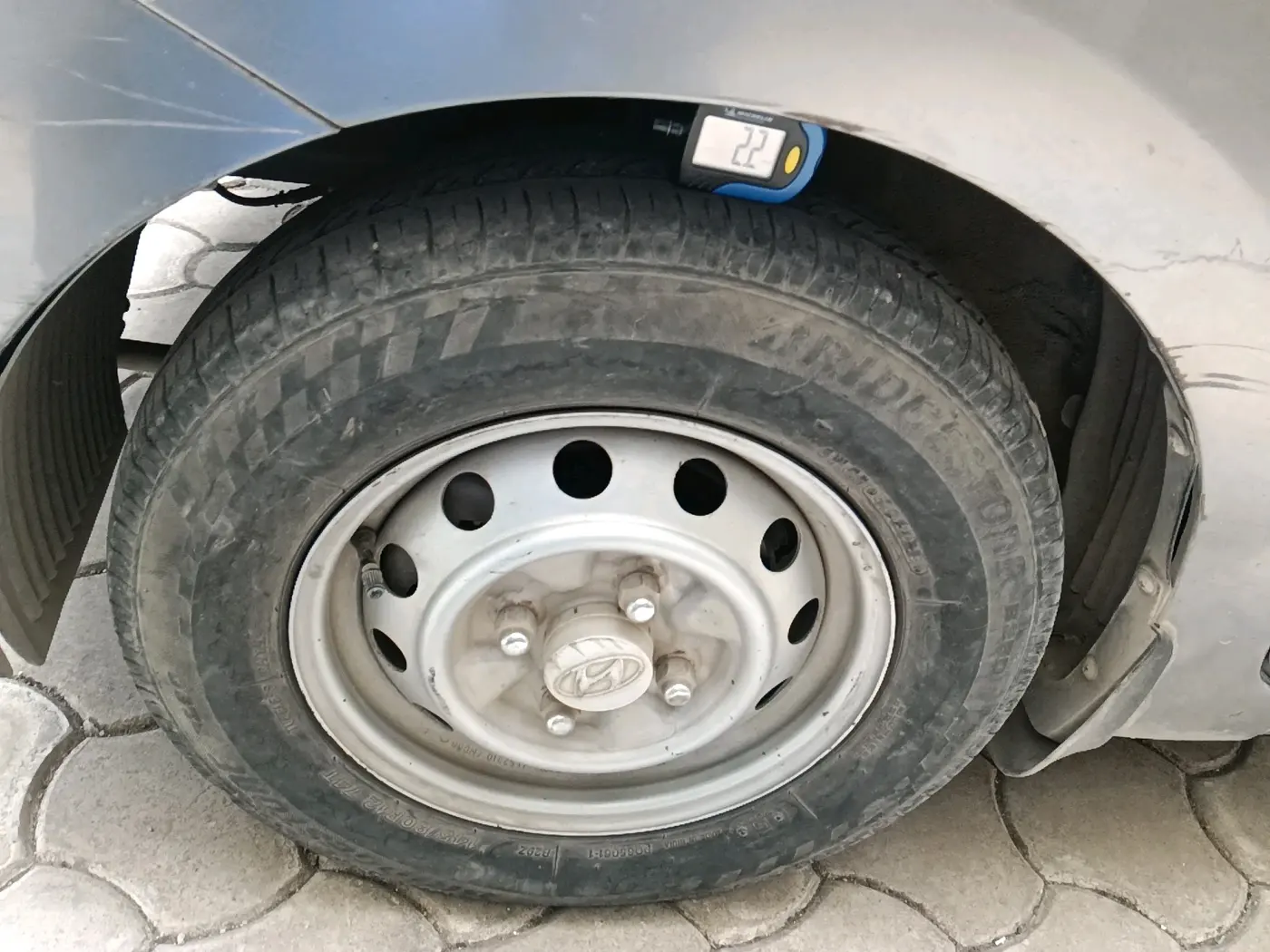 2013 Hyundai Eon ERA +, Petrol, Manual, 37,987 km, tyre