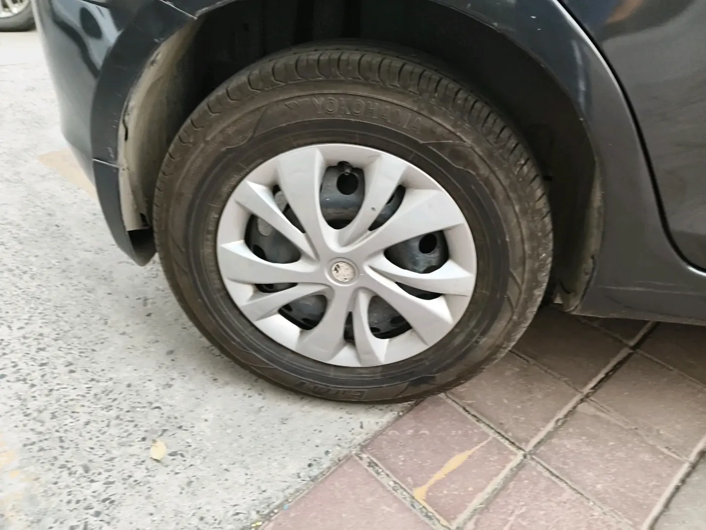 2016 Maruti Swift LXI (O), Petrol, Manual, 65,448 km, tyre