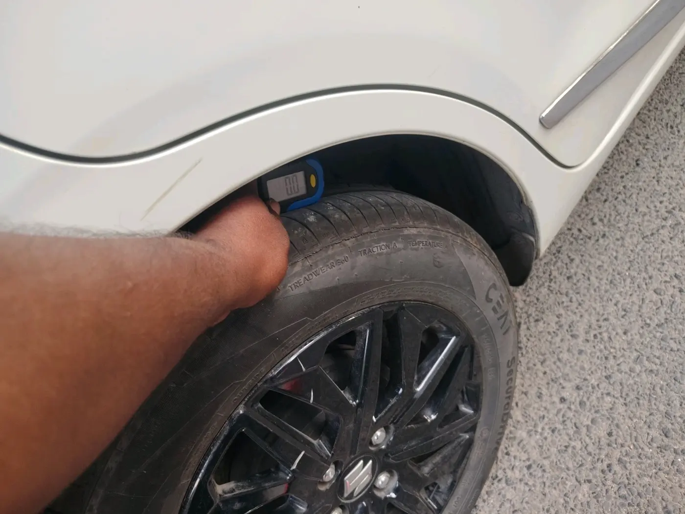 2025 Maruti Dzire ZXi AMT, Petrol, Automatic, 14,943 km, tyre
