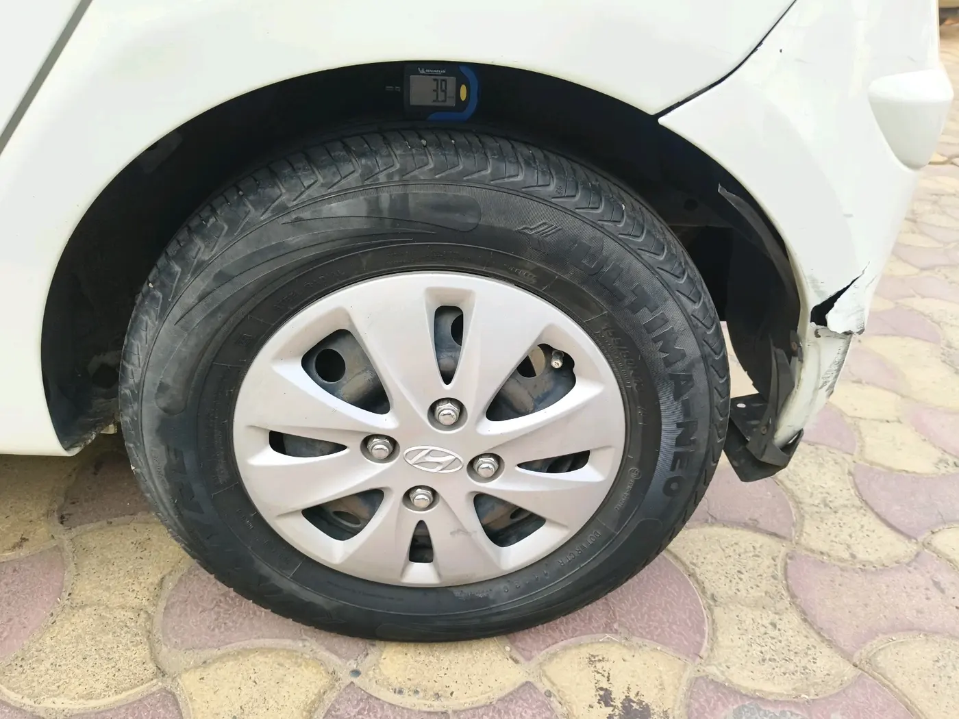 2012 Hyundai i10 MAGNA 1.1, Petrol, Manual, 74,381 km, tyre