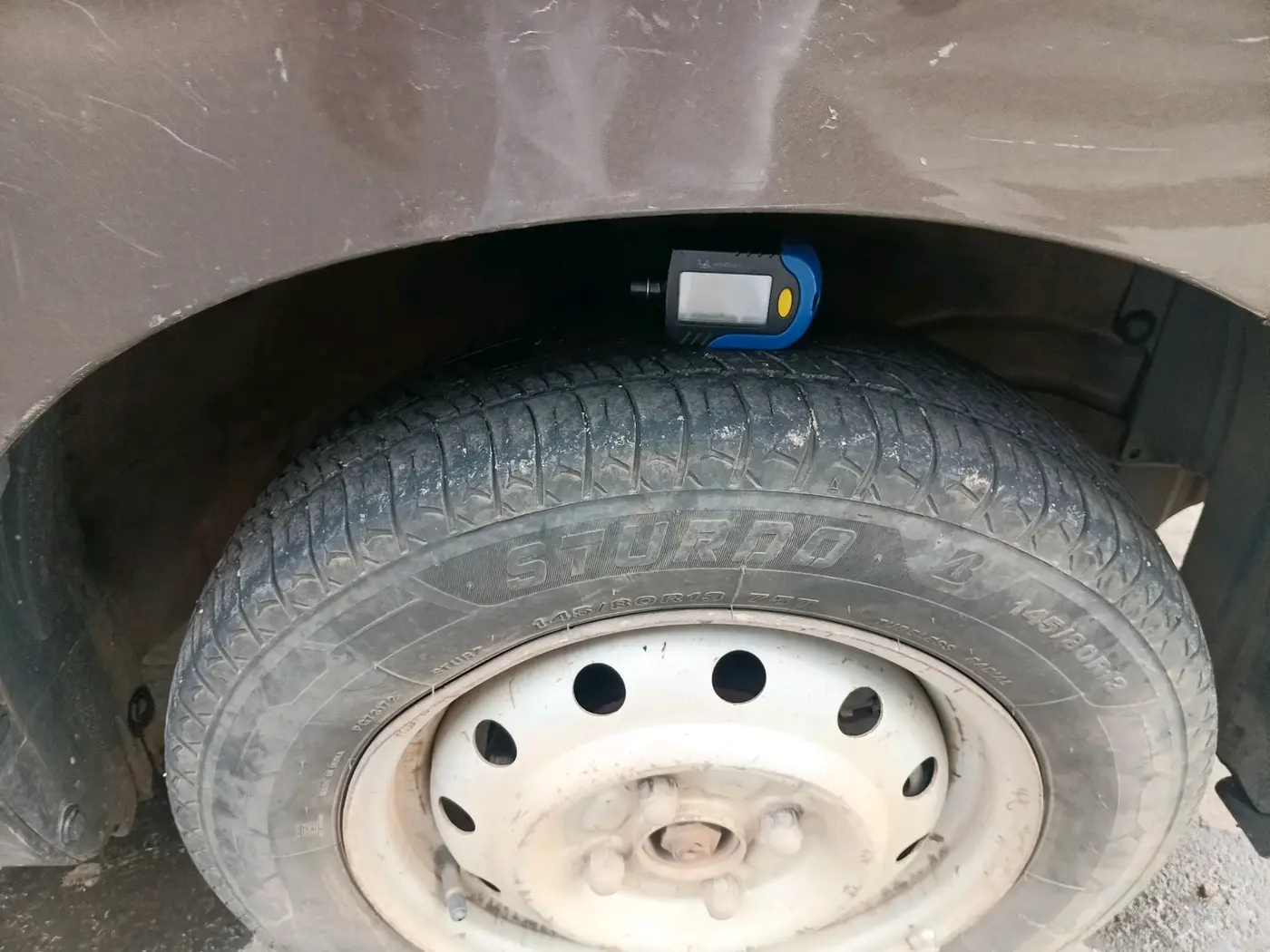 2015 Maruti Wagon R 1.0 LXI CNG, CNG, Manual, 1,07,520 km, tyre