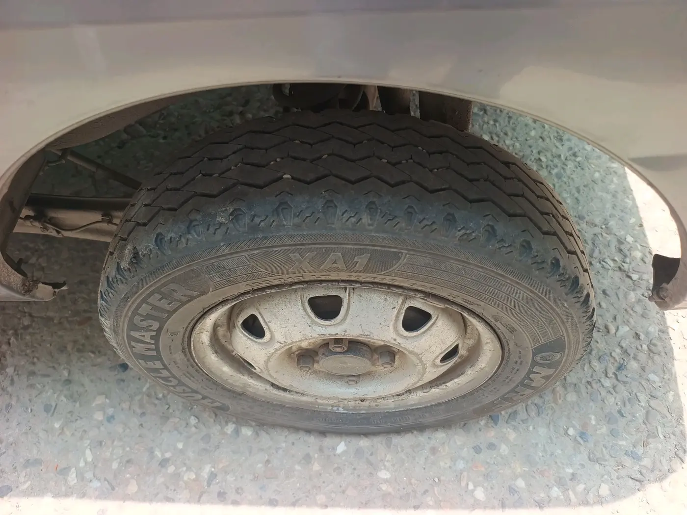 2019 Maruti Eeco 5 STR CNG WITH HTR, CNG, Manual, 2,10,416 km, tyre