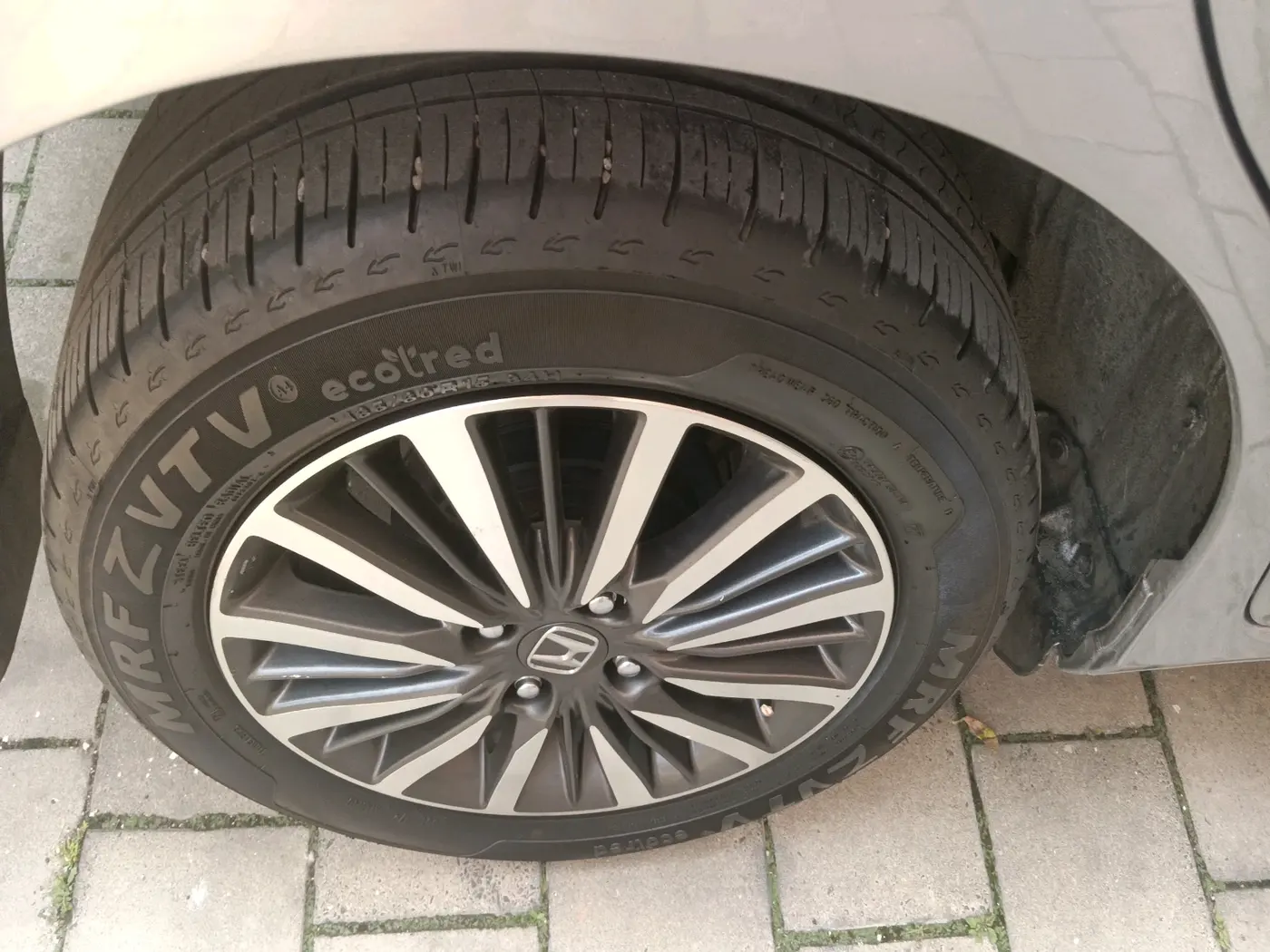 2025 Honda Amaze ZX 1.2 Petrol MT, Petrol, Manual, 21,849 km, tyre