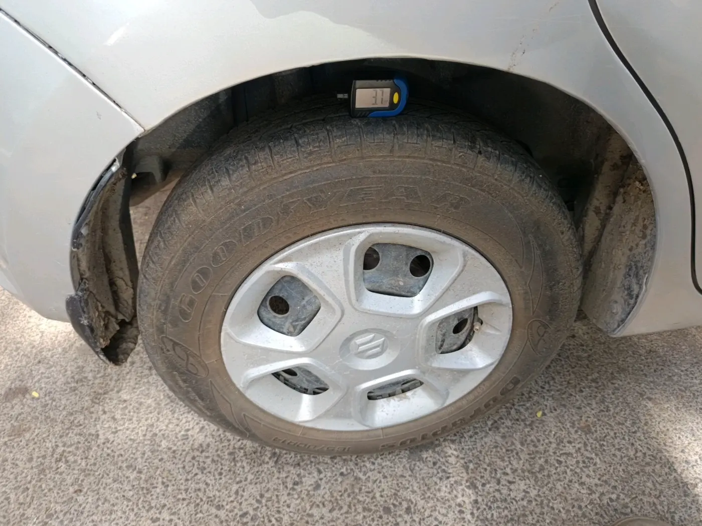 2018 Maruti Swift VDI AMT, Diesel, Automatic, 1,22,902 km, tyre