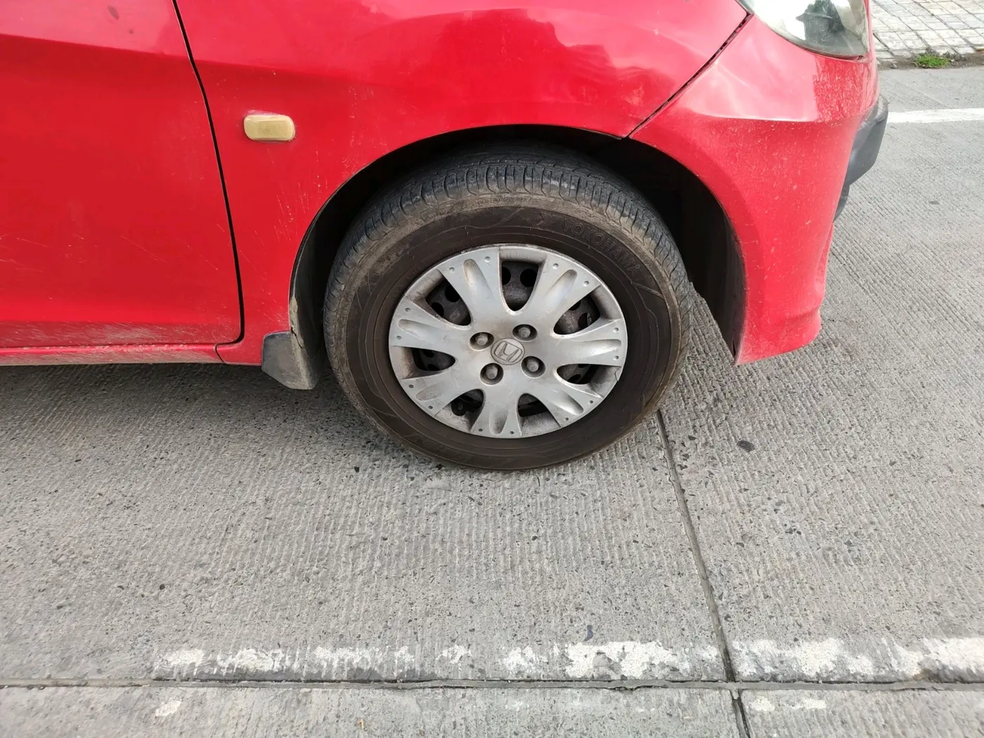 2012 Honda Brio S MT, Petrol, Manual, 1,27,658 km, tyre
