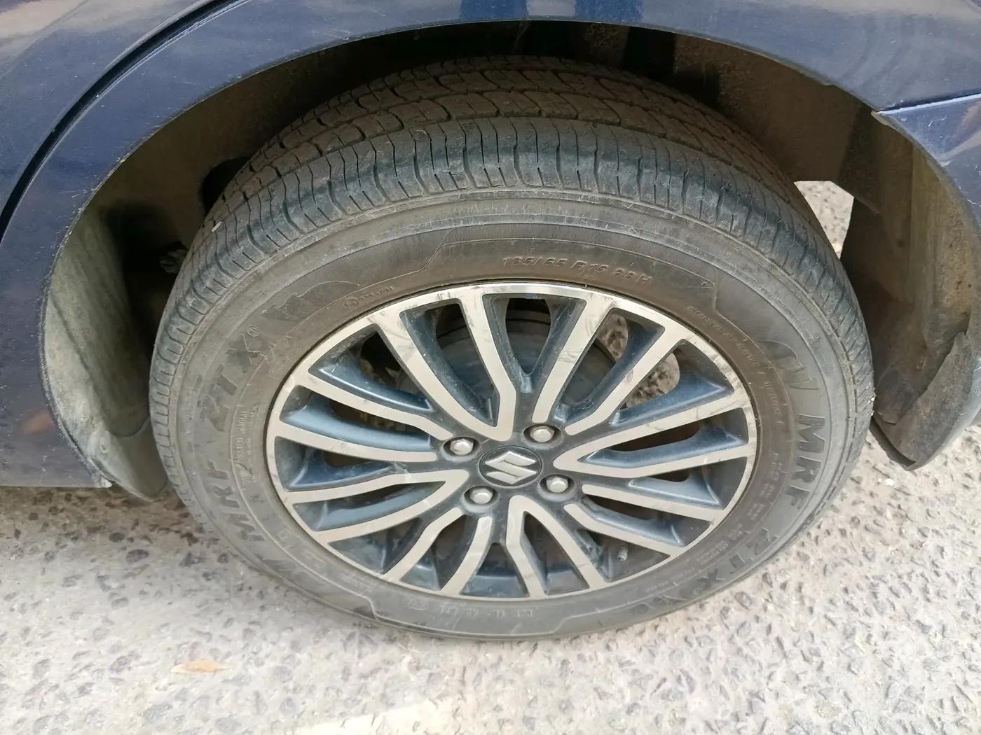 2017 Maruti Dzire ZXI PLUS AMT, Petrol, Automatic, 86,163 km, tyre