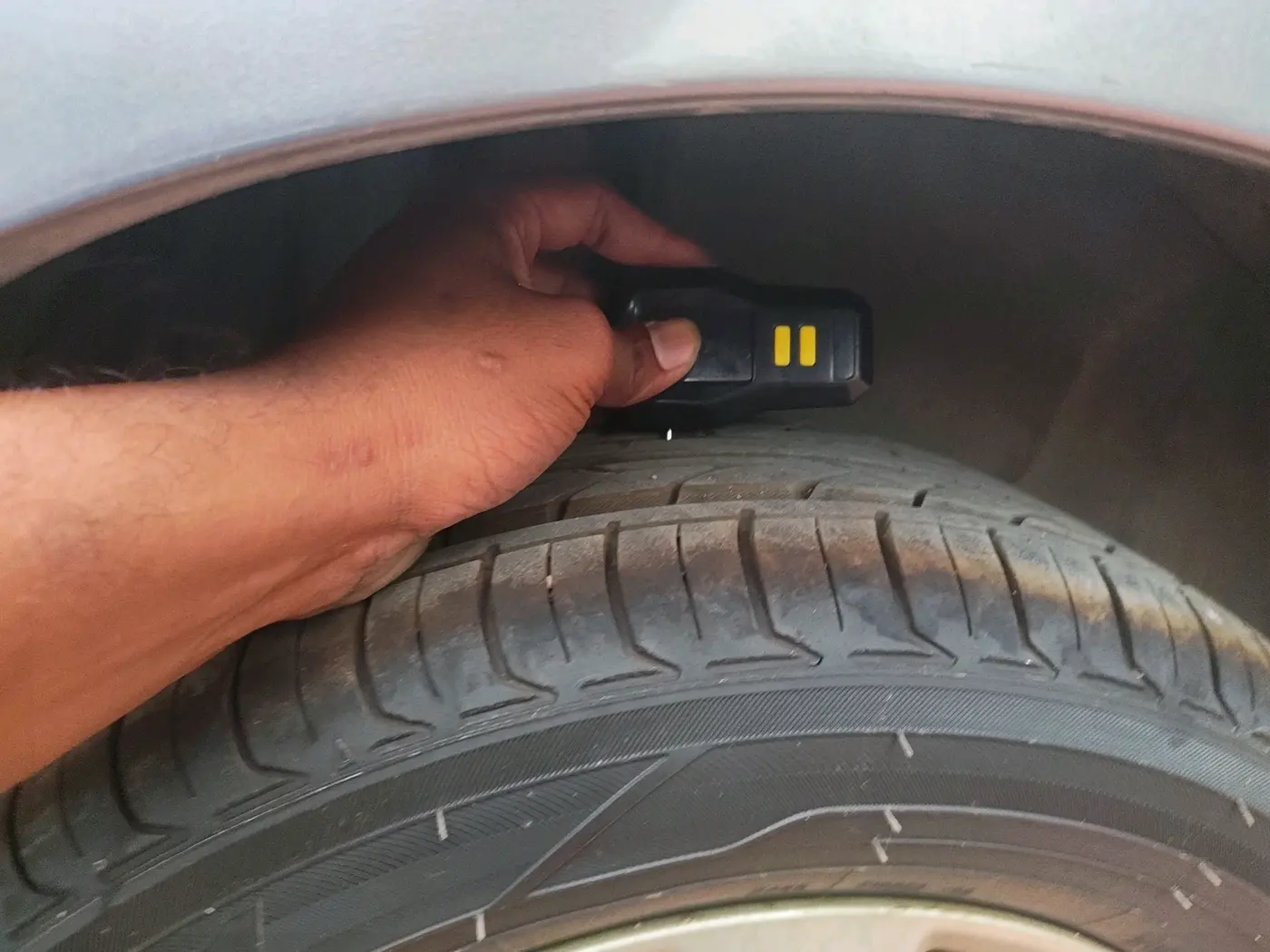 2013 Maruti Swift Dzire ZXI, Petrol, Manual, 1,40,672 km, tyre