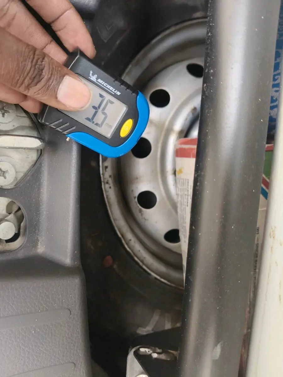 2011 Maruti Wagon R 1.0 LXI CNG, CNG, Manual, 83,248 km, tyre