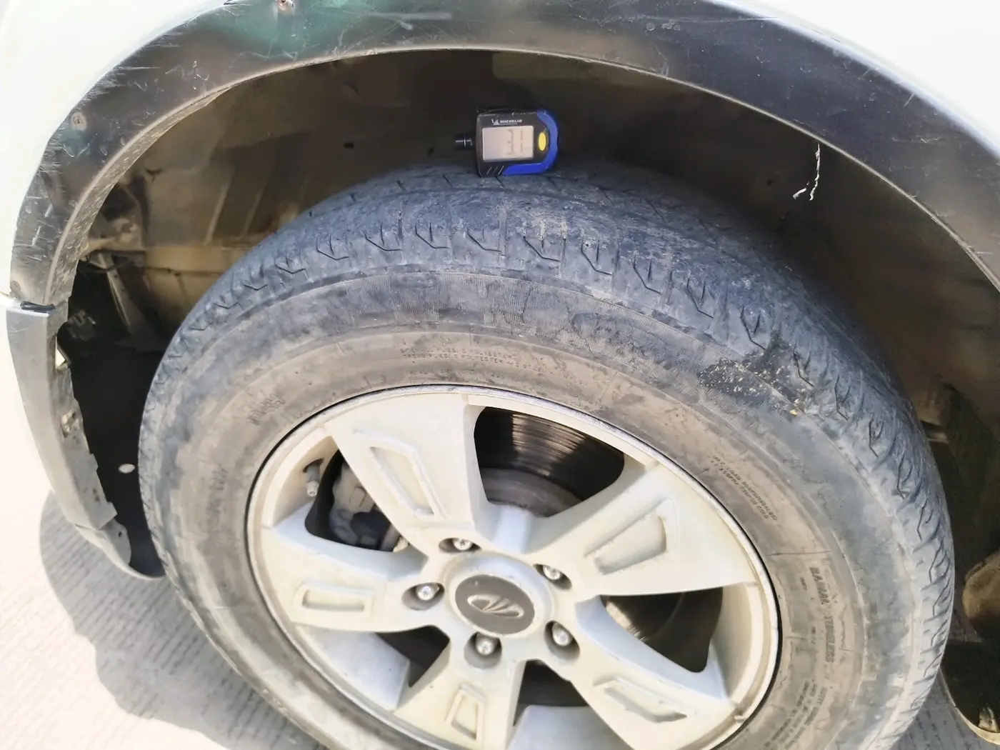 2012 Mahindra XUV500 W8, Diesel, Manual, 2,16,467 km, tyre
