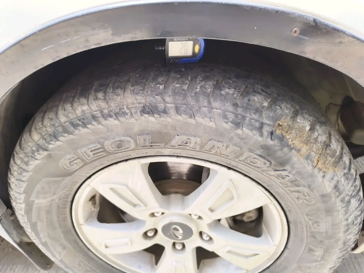 2012 Mahindra XUV500 W8, Diesel, Manual, 2,16,467 km, tyre
