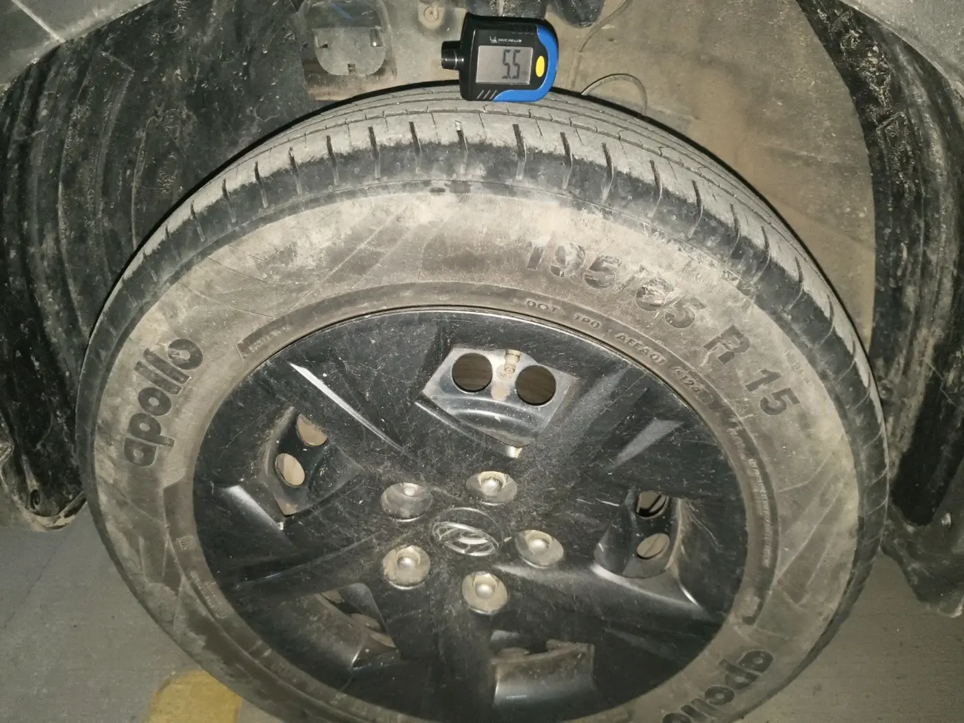 2025 Hyundai VENUE E 1.2, CNG, Manual, 24,919 km, tyre