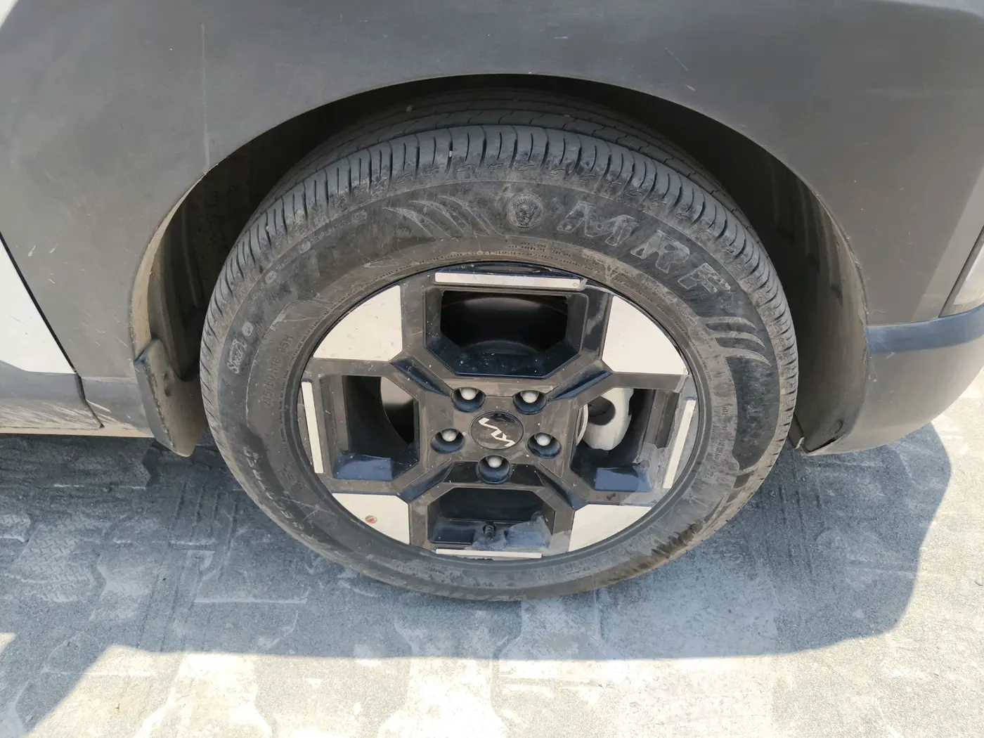 2025 KIA SONET HTX 1.0 TURBO PETROL IMT, Petrol, Manual, 6,300 km, tyre