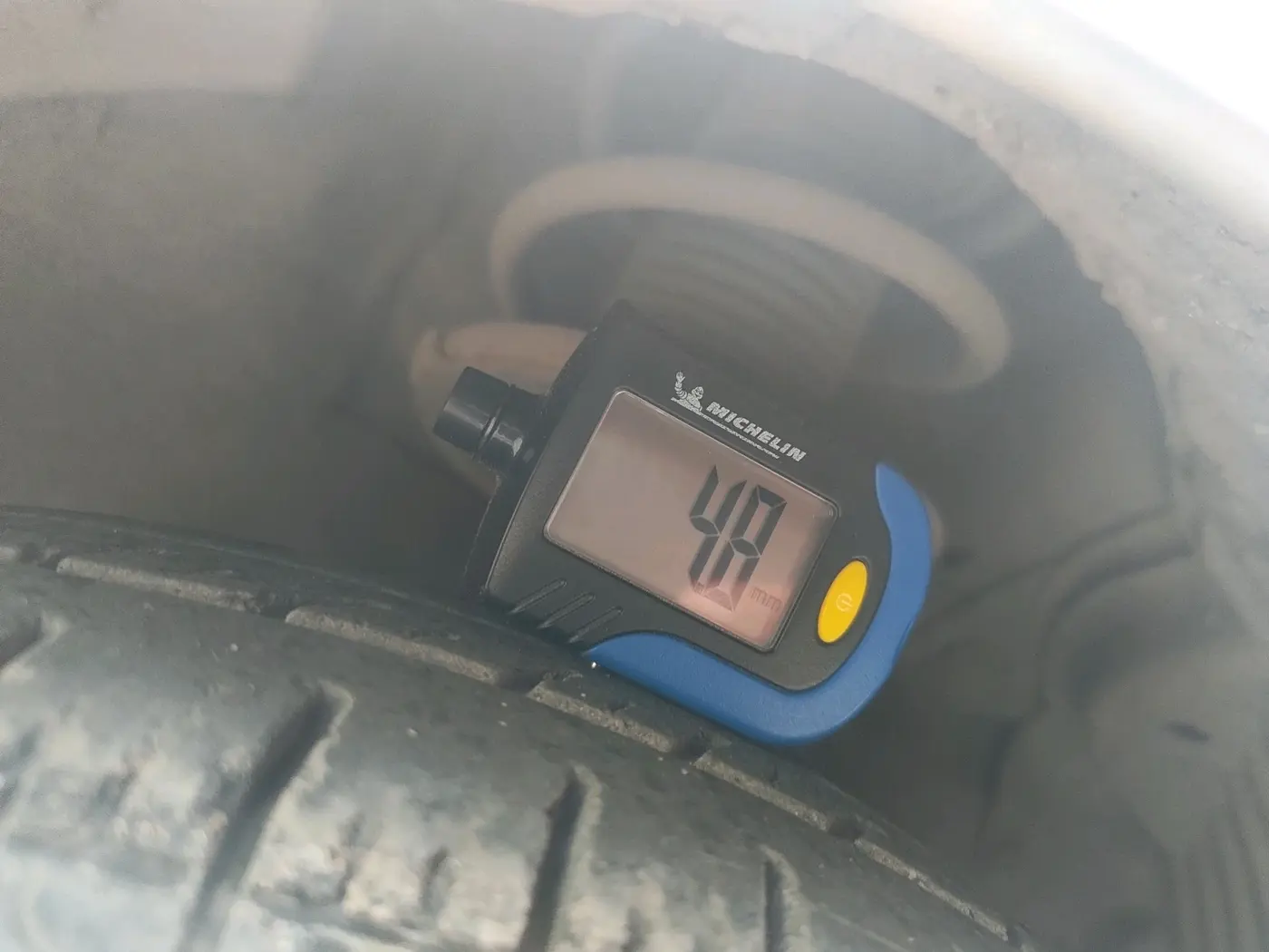 2013 Hyundai Eon ERA +, CNG, Manual, 67,600 km, tyre