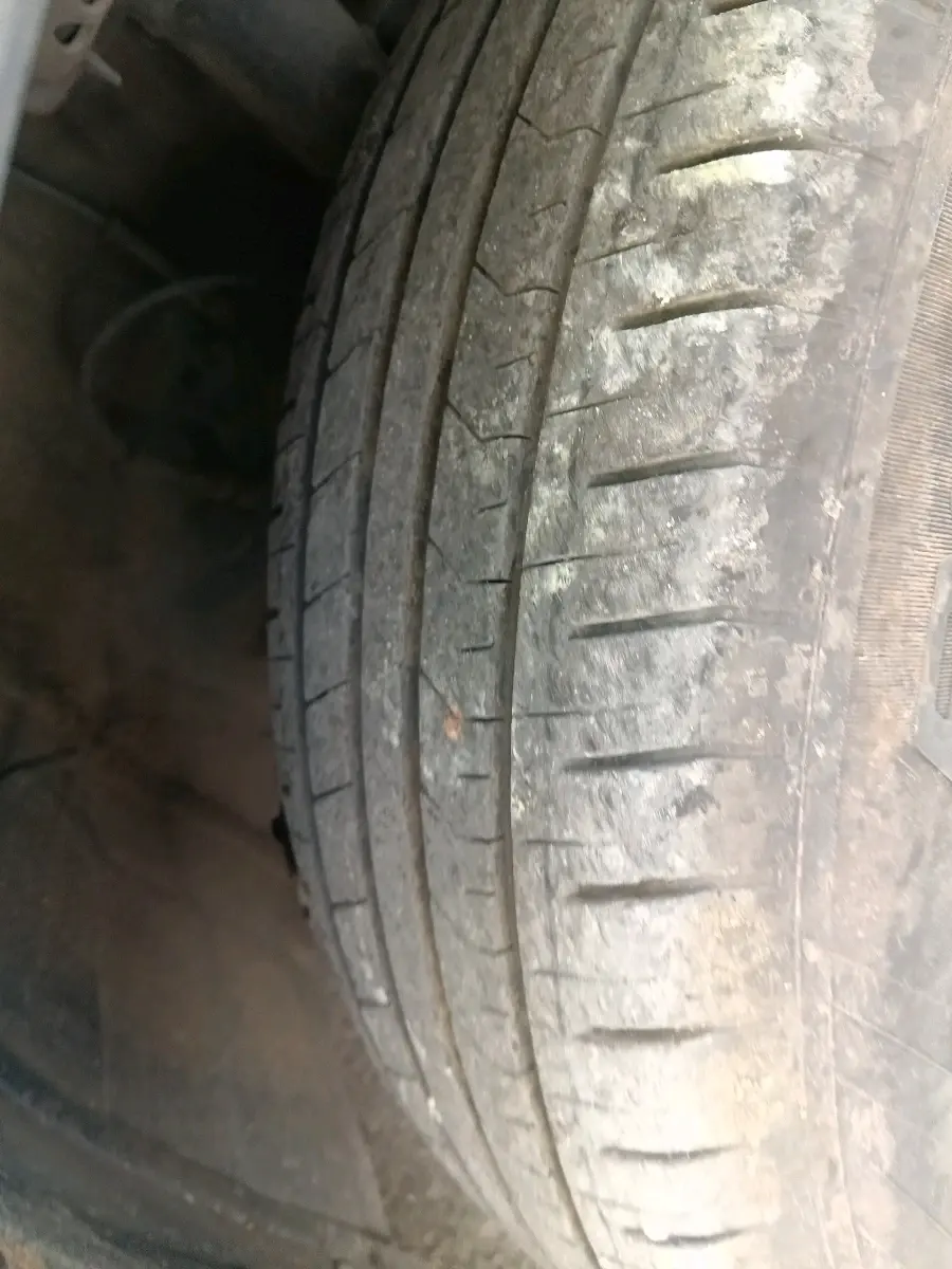 2020 Hyundai VENUE S 1.2, Petrol, Manual, 76,874 km, tyre