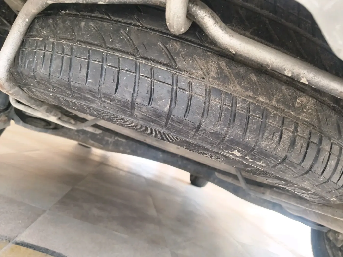 2019 Maruti Ertiga VXI SHVS, CNG, Manual, 77,225 km, tyre