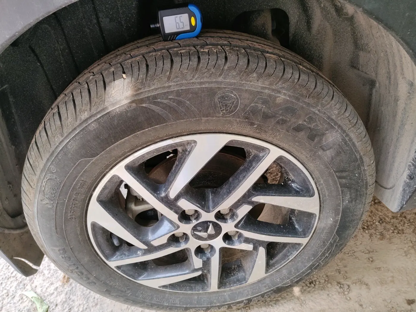 2024 Mahindra XUV 3XO AX5L 1.2 TGDi AT, Petrol, Automatic, 14,635 km, tyre