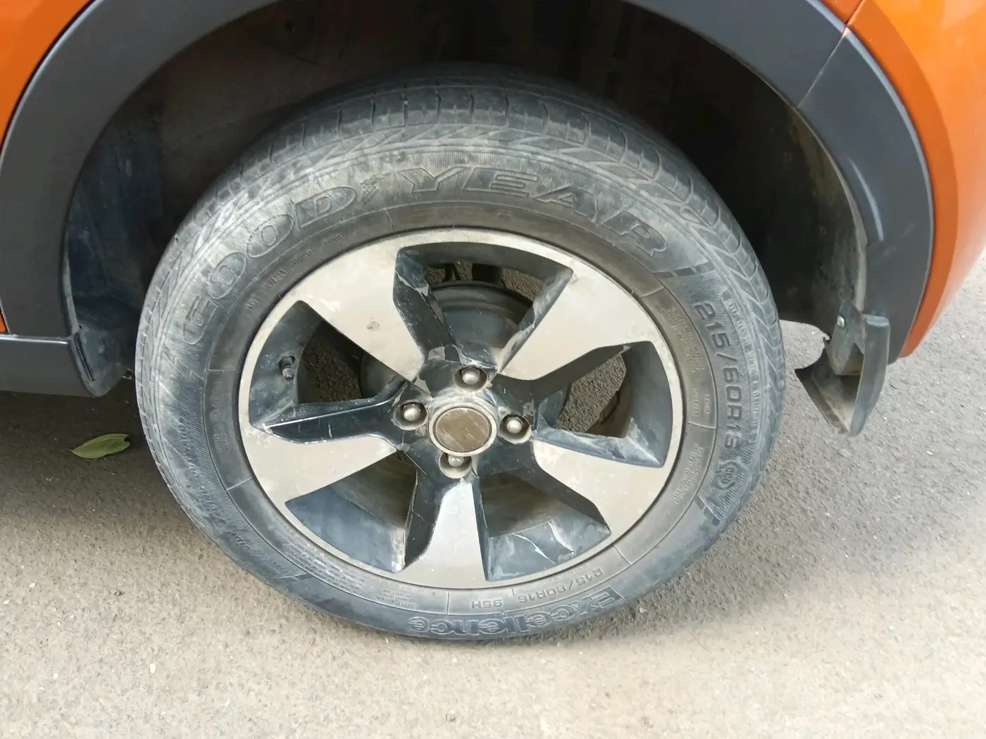 2018 Tata NEXON XZA PLUS PETROL DUAL TONE, Petrol, Automatic, 46,303 km, tyre