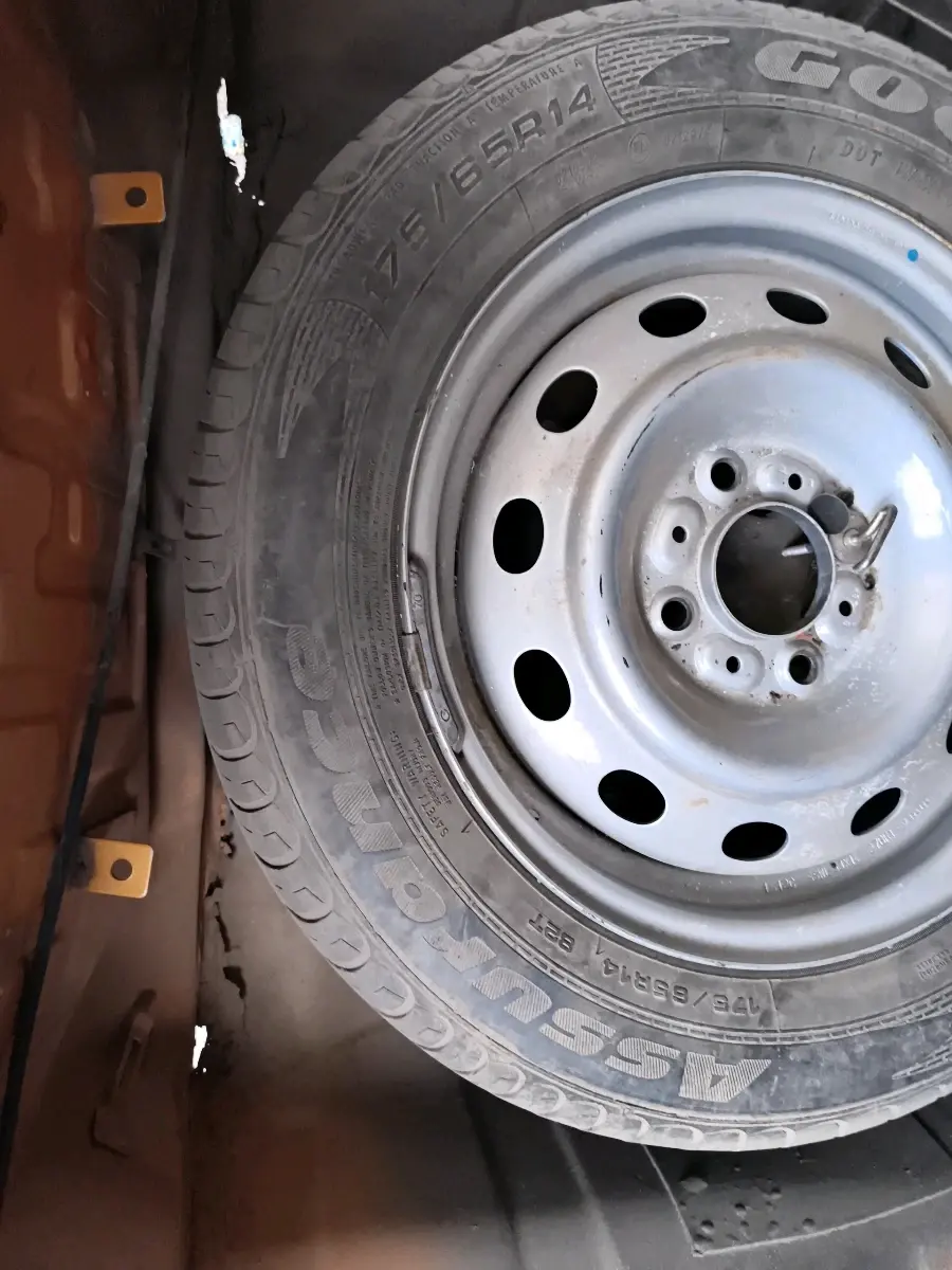 2017 Tata Tiago XZ PETROL, Petrol, Manual, 99,199 km, tyre